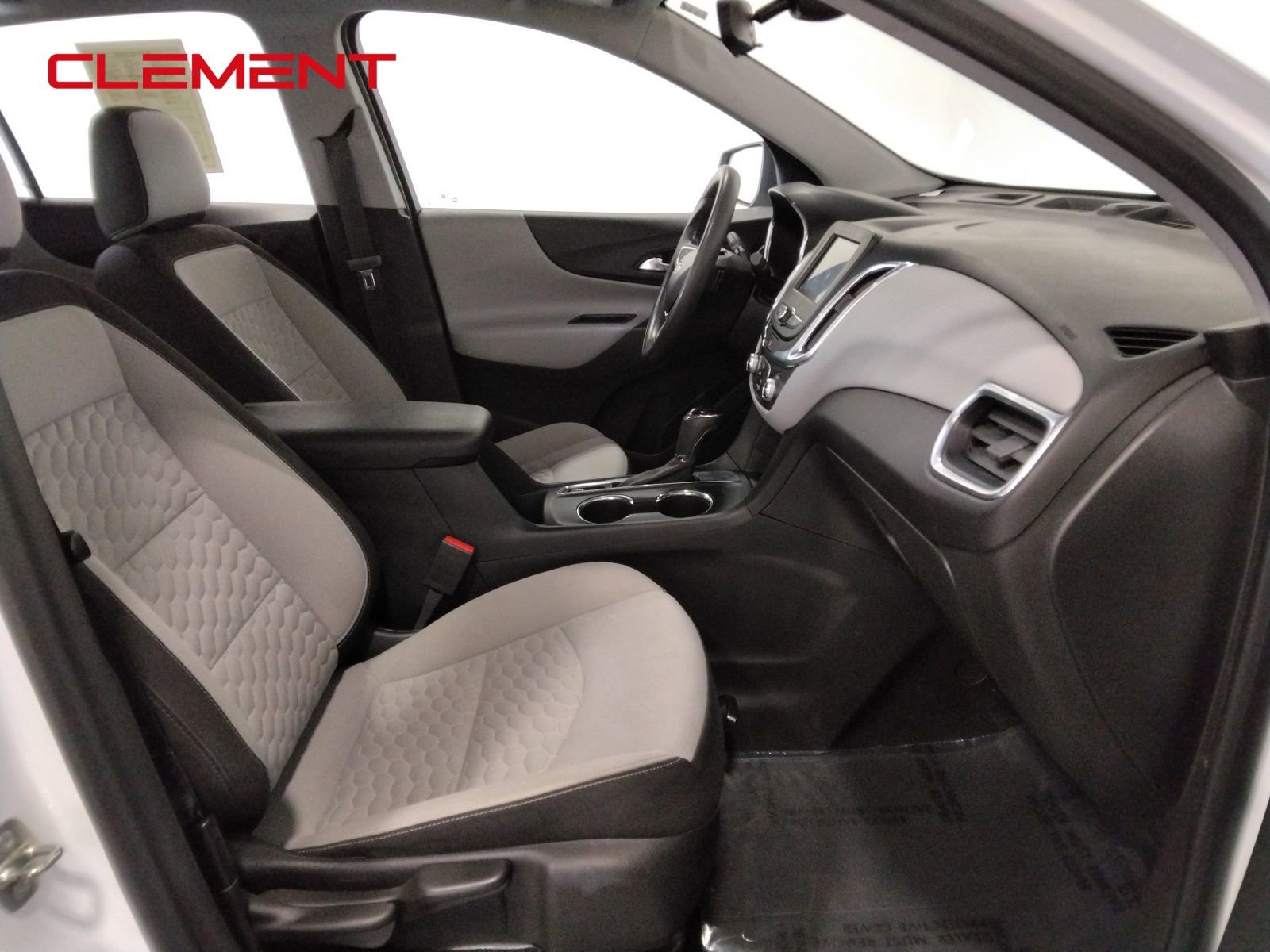 Used 2020 Chevrolet Equinox LS image 38