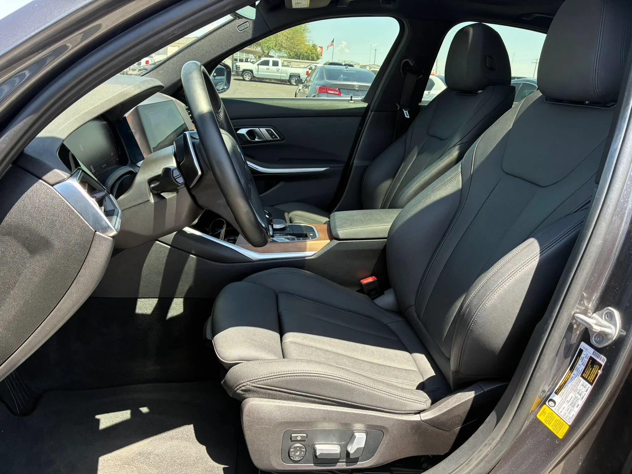 Used 2021 BMW 330i Sedan w/ Convenience Package RWD image 14