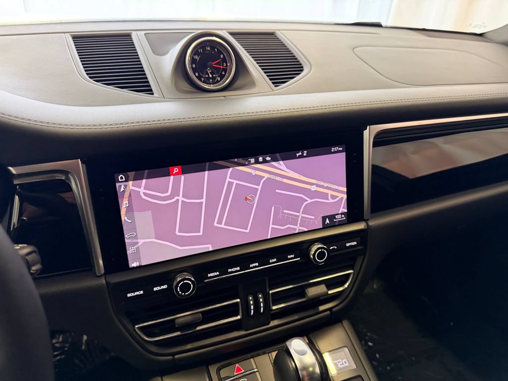 Certified 2021 Porsche Macan AWD/4WD image 23