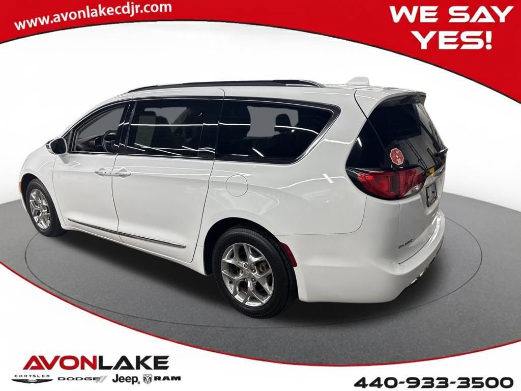 Used 2019 Chrysler Pacifica Limited image 3