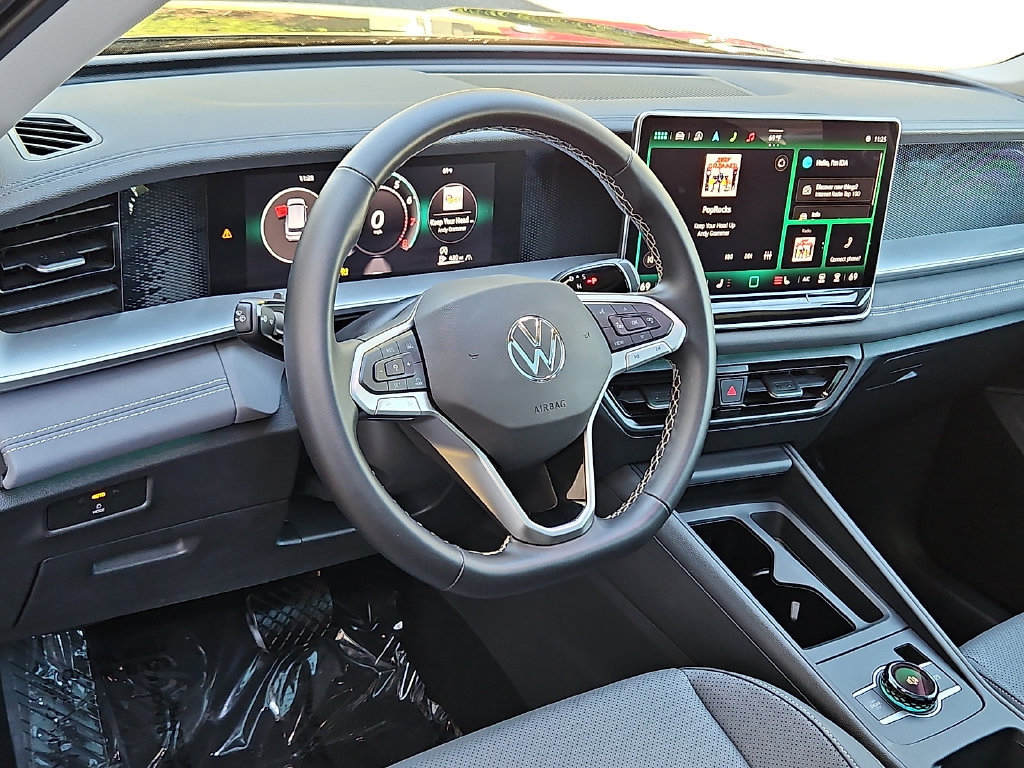 Certified 2025 Volkswagen Tiguan SE w/ Panoramic Sunroof Package AWD/4WD image 26