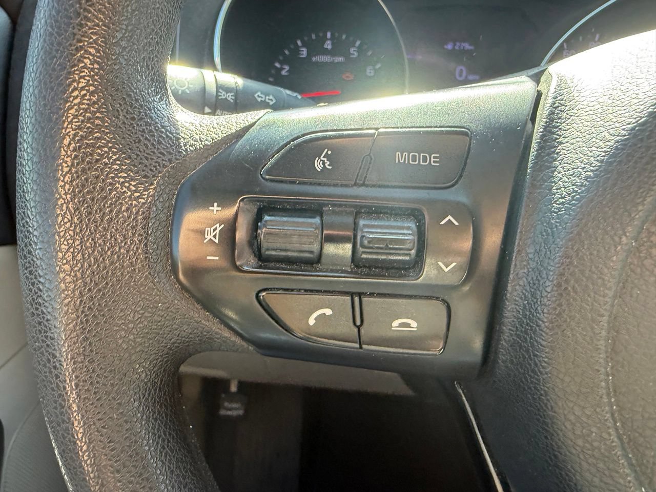 Used 2019 Kia Sedona LX FWD image 16