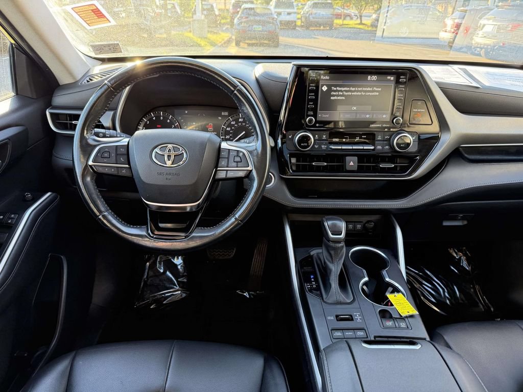 Used 2021 Toyota Highlander XLE AWD/4WD image 18