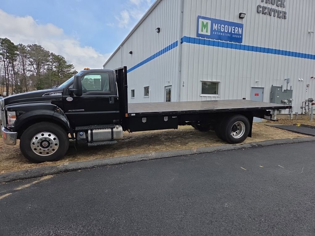 Used 2023 Ford F750 2WD Regular Cab Super Duty image 2