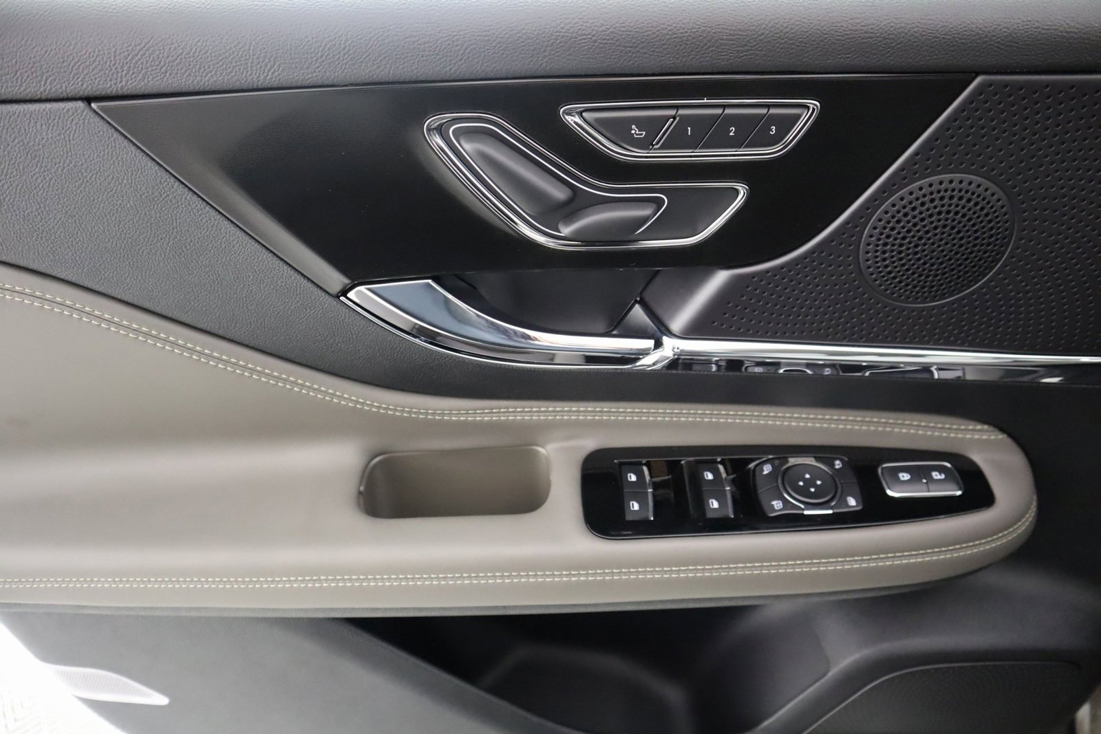 New 2025 Lincoln Corsair FWD image 16