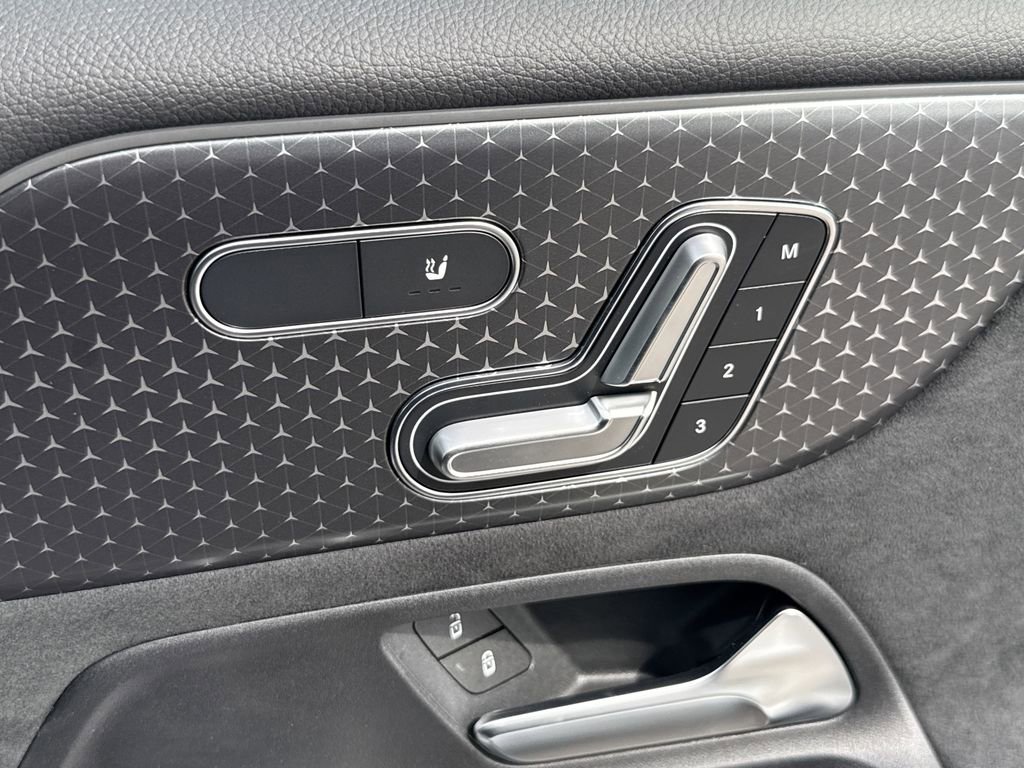Certified 2025 Mercedes-Benz GLB 250 GLB 250 image 18