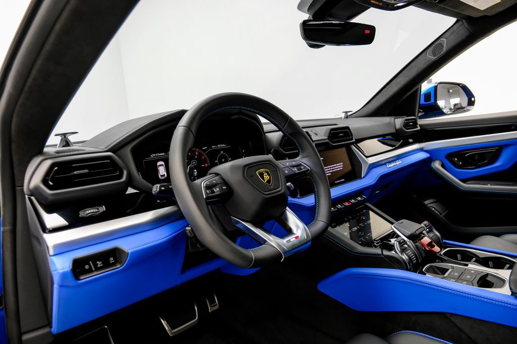 Used 2025 Lamborghini Urus SE AWD/4WD image 7