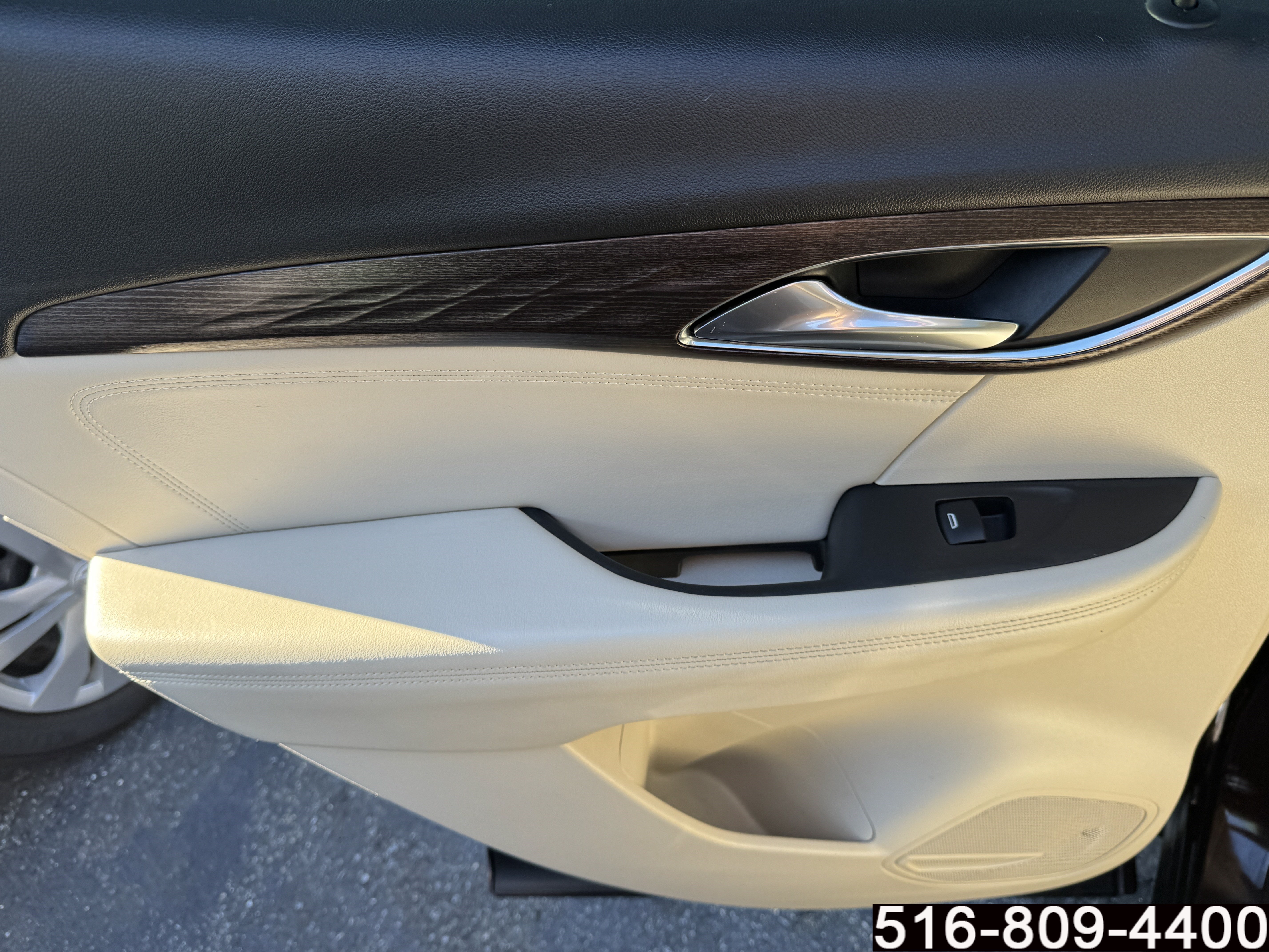 Used 2023 Buick Envision Avenir AWD/4WD image 38