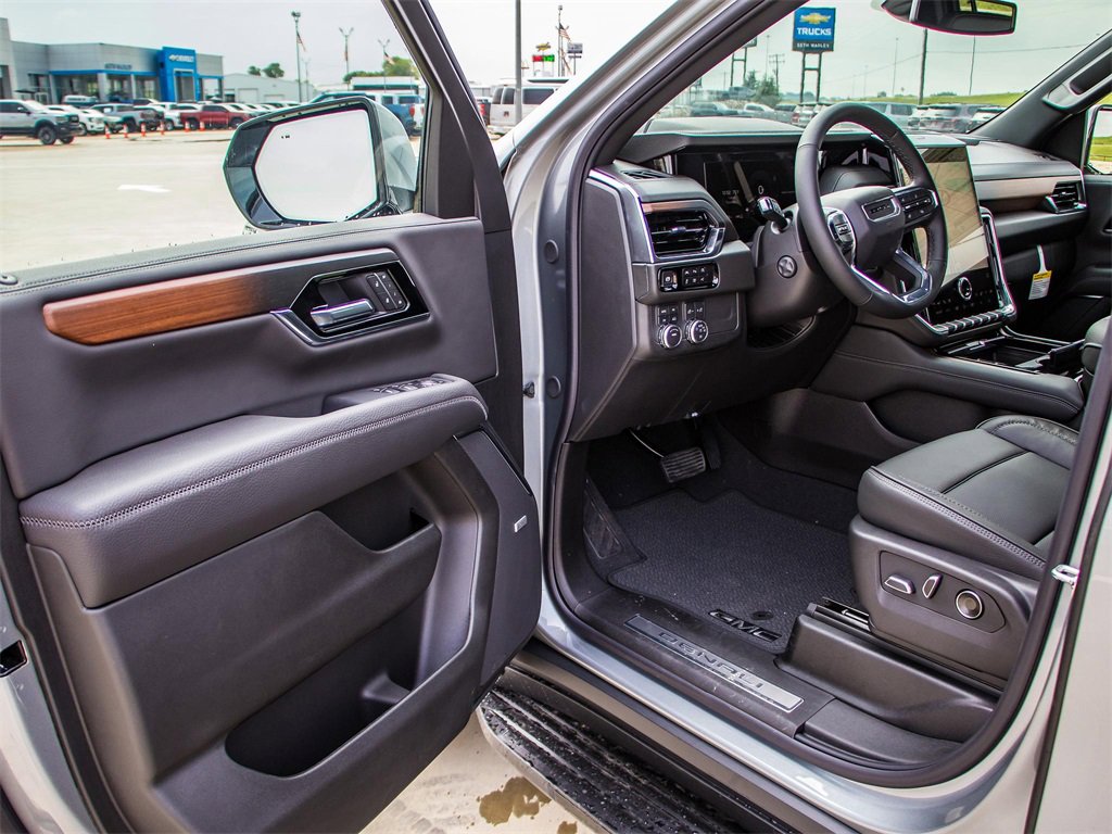 New 2025 GMC Yukon XL Denali image 25