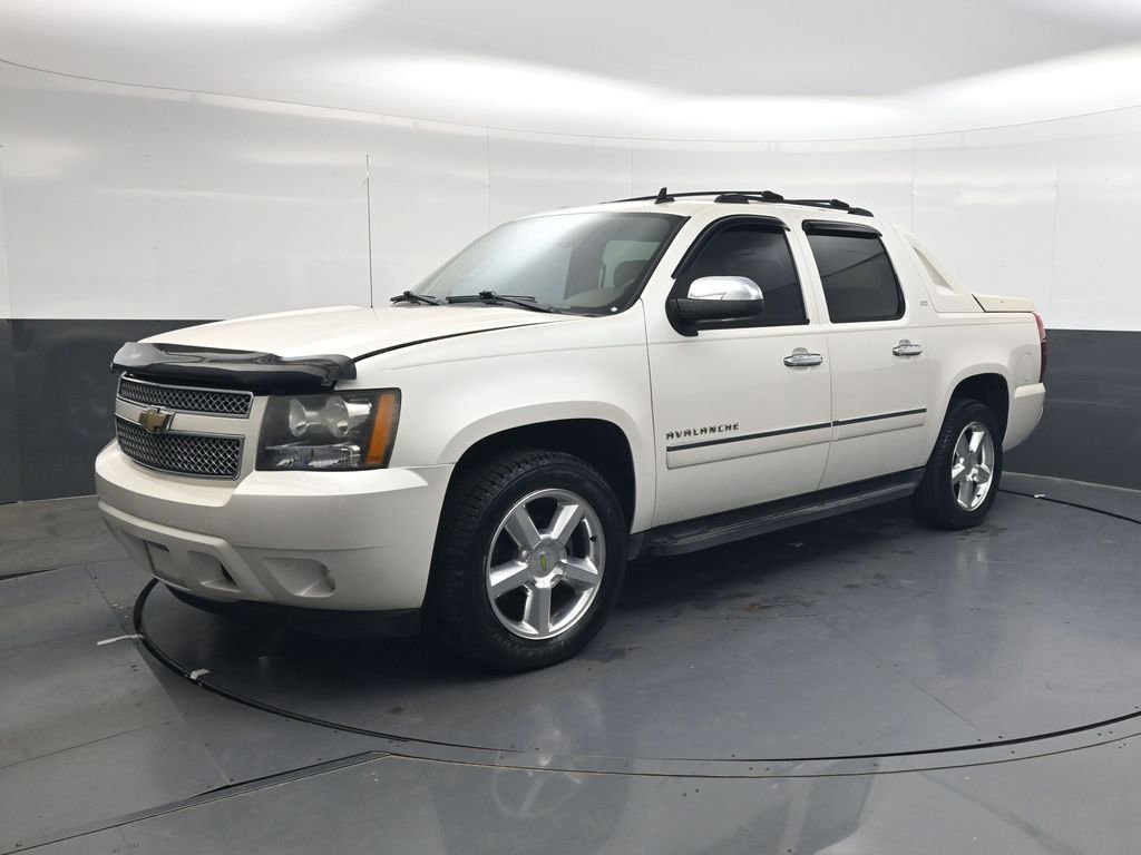 Used 2011 Chevrolet Avalanche LTZ AWD/4WD image 8