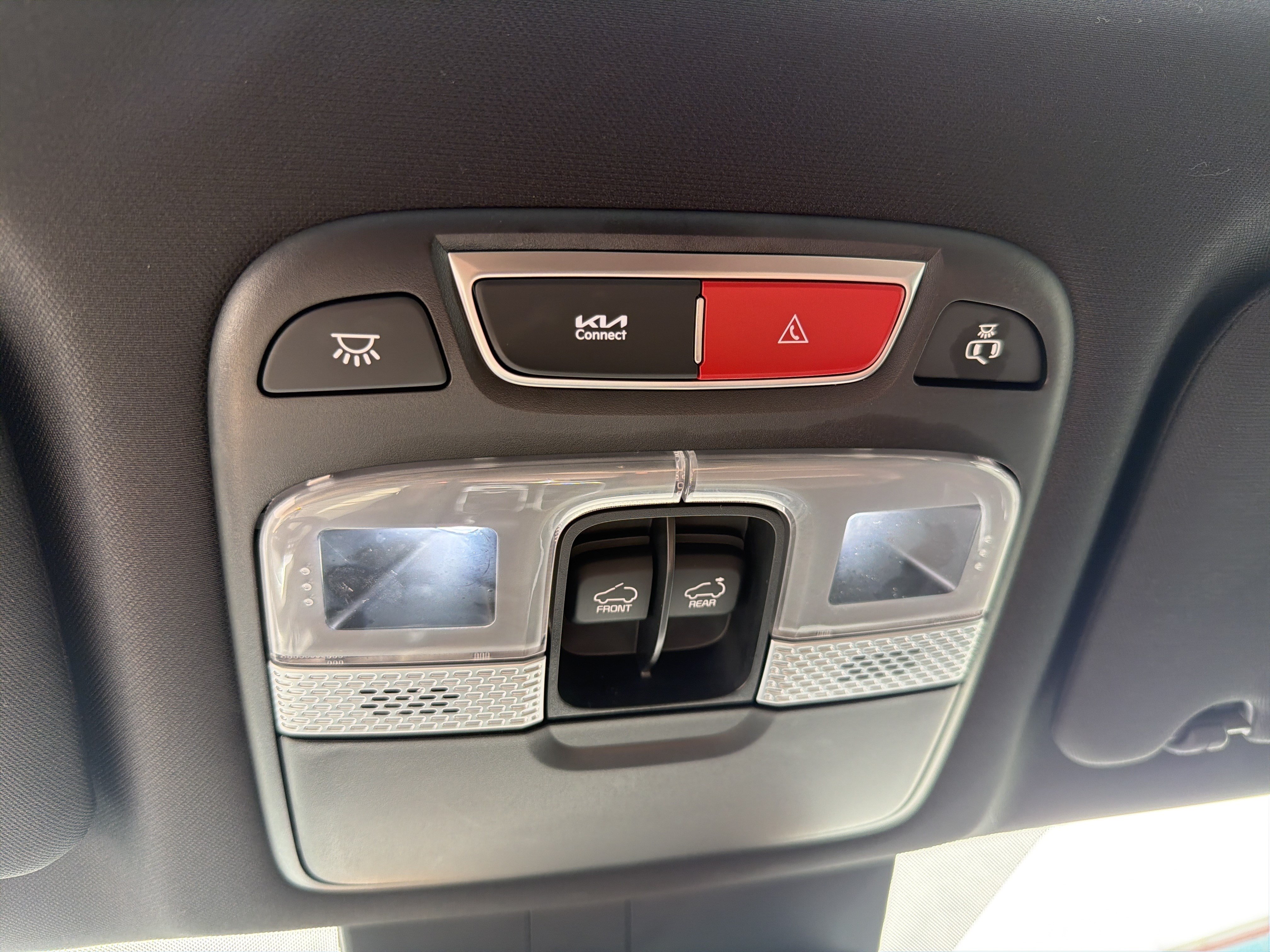 Used 2024 Kia Telluride SX w/ Towing Package FWD image 5