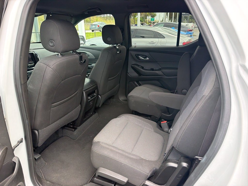 Used 2023 Chevrolet Traverse LT FWD image 11