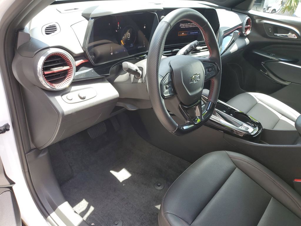 Used 2024 Chevrolet Trax RS FWD image 18