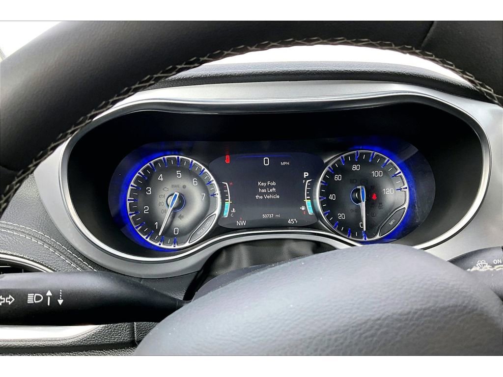 Used 2025 Chrysler Pacifica Limited image 27