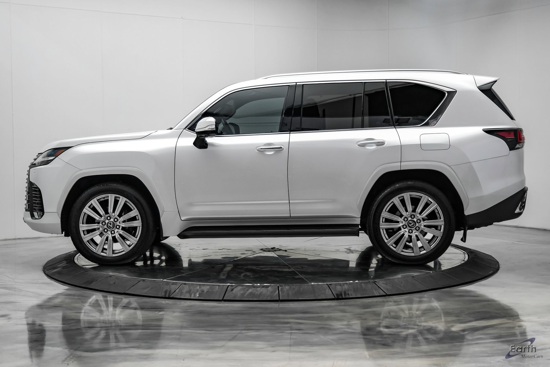 Used 2023 Lexus LX 600 4WD w/ Accessory Package (Z1) image 7
