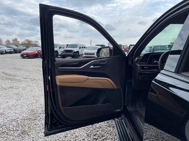 Used 2024 Cadillac Escalade Sport w/ LPO, ONYX Package AWD/4WD image 26