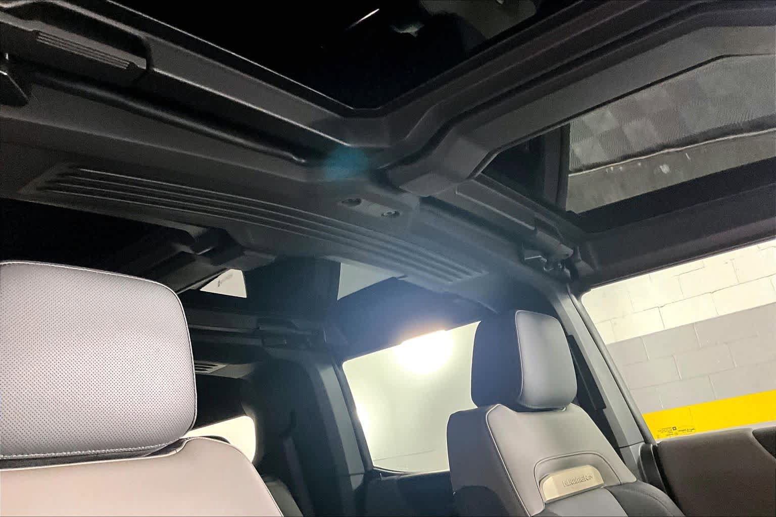 Used 2025 GMC Hummer EV 3X w/ LPO, Sport Package AWD/4WD image 12