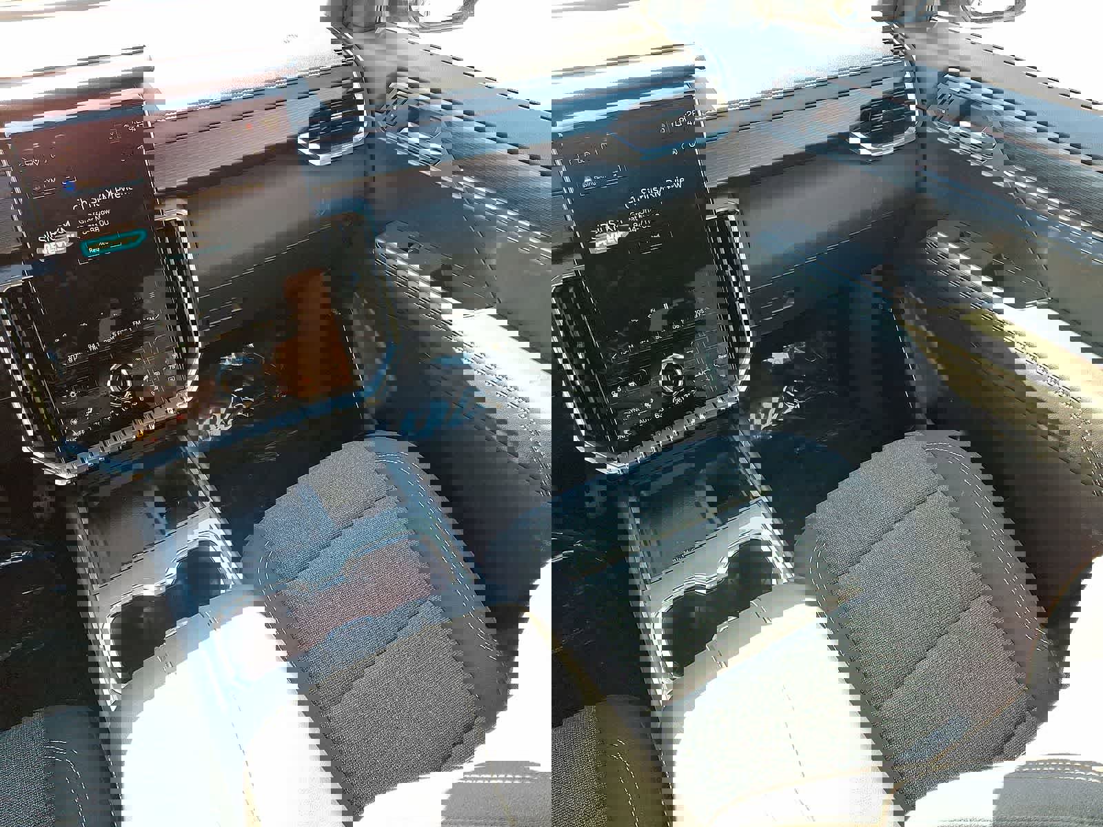 Used 2025 GMC Acadia Elevation image 12