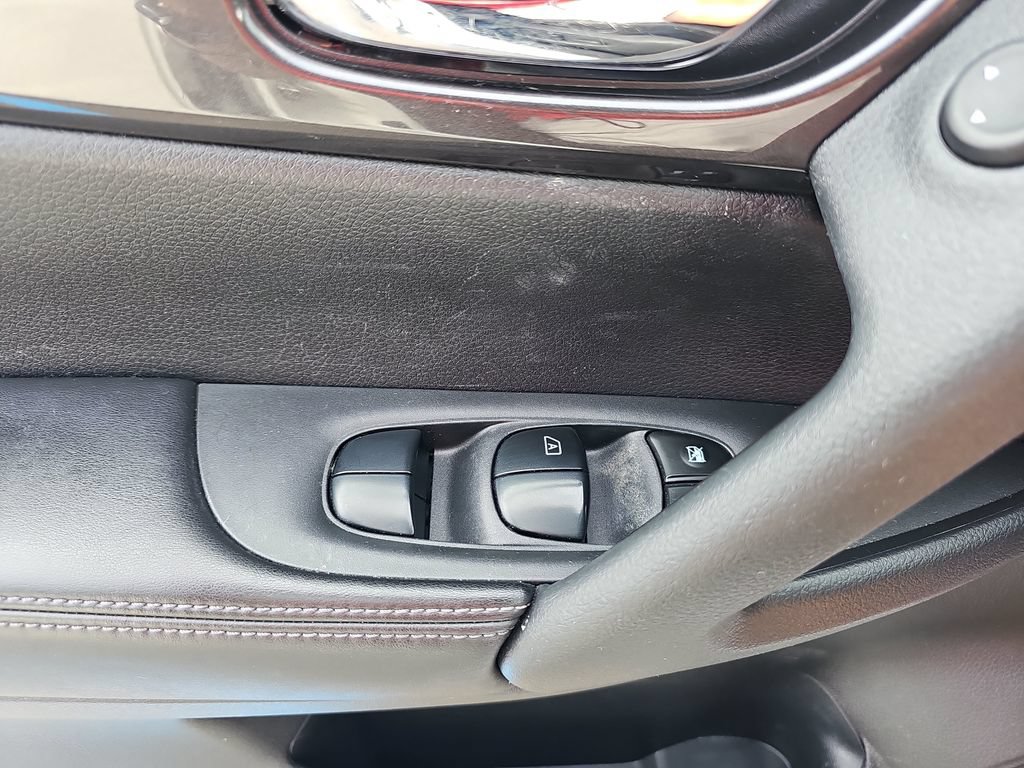 Used 2020 Nissan Rogue SV w/ Premium Package AWD/4WD image 27