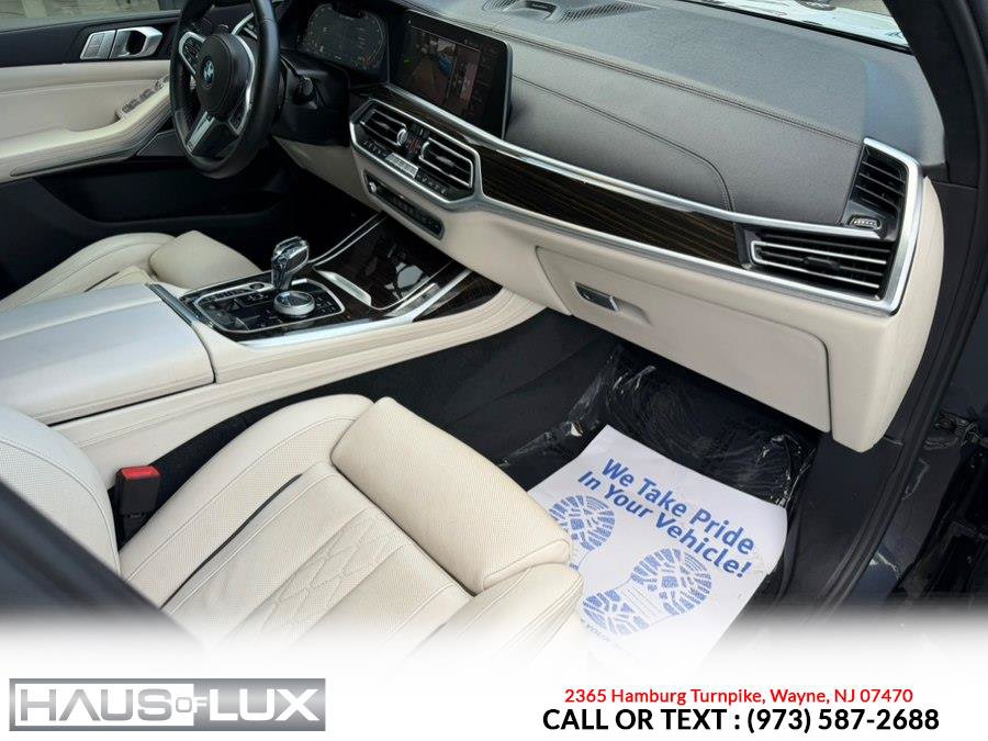 Used 2020 BMW X7 M50i w/ Dynamic Handling Package AWD/4WD image 24