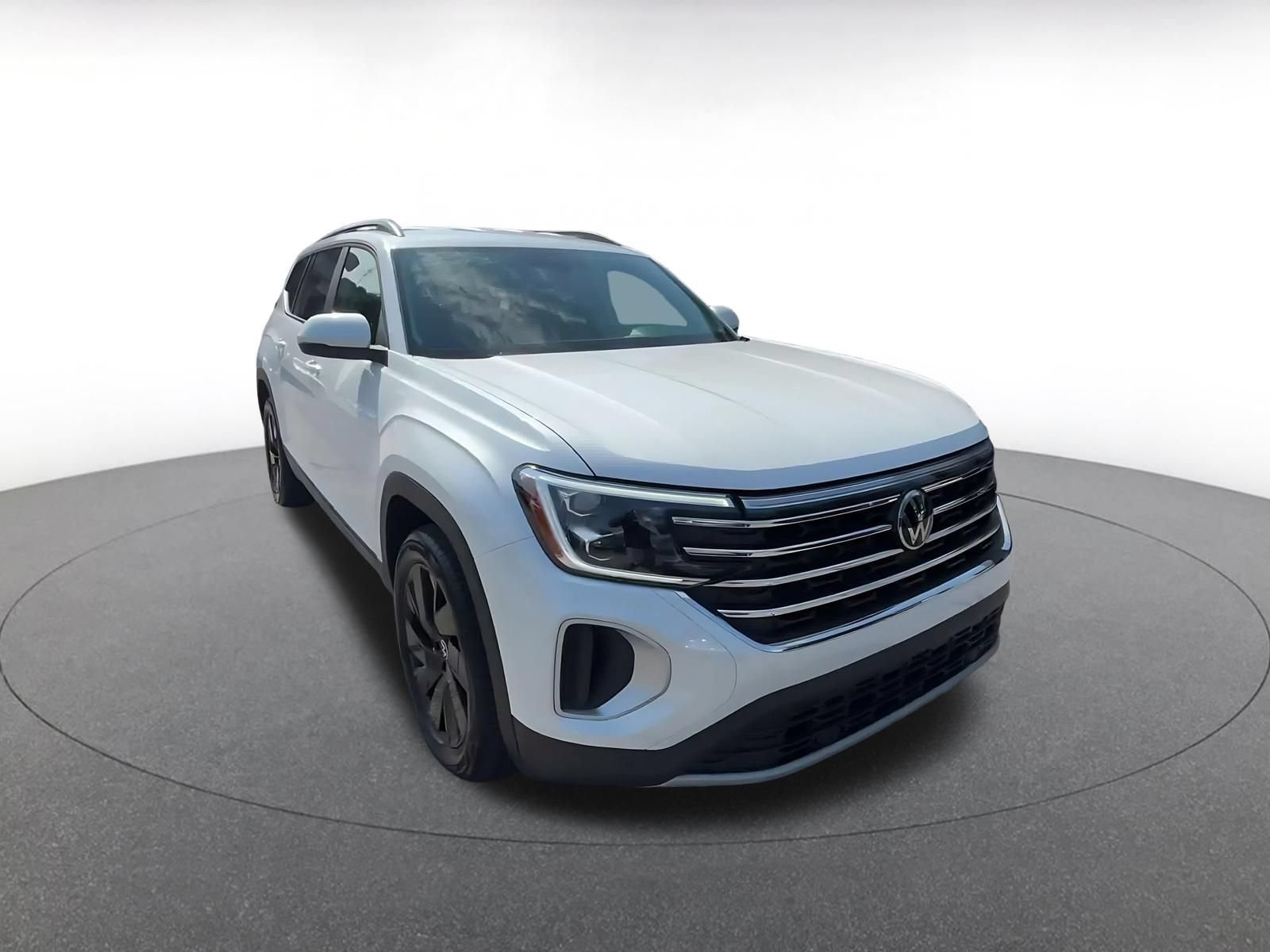 Used 2026 Volkswagen Atlas SE FWD image 3