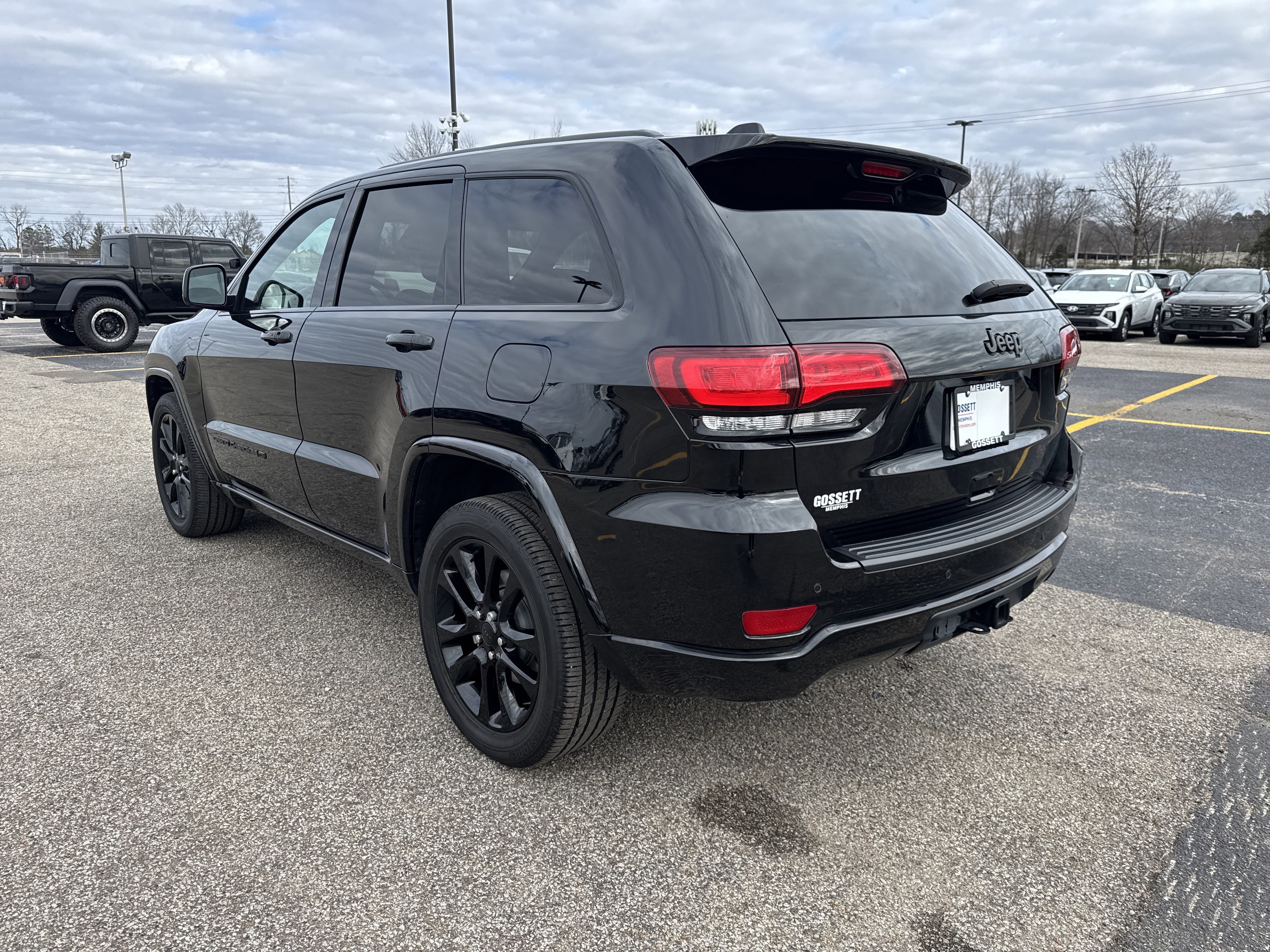 Used 2022 Jeep Grand Cherokee Laredo X image 3