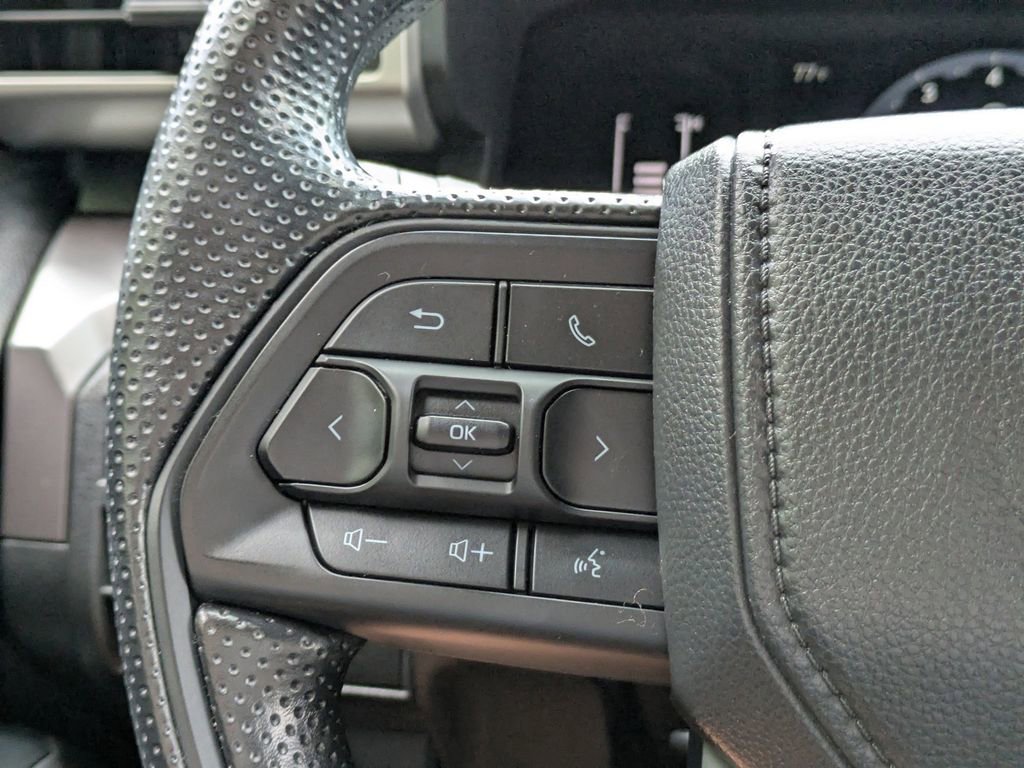 Used 2025 Toyota Tacoma SR5 AWD/4WD image 23