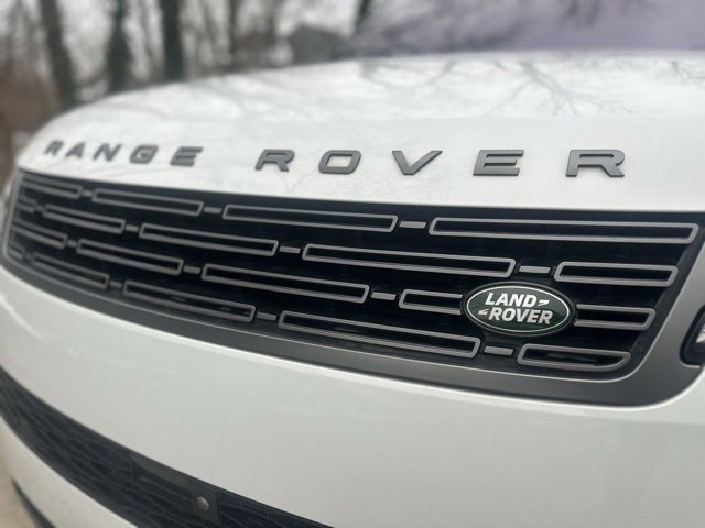Used 2023 Land Rover Range Rover Sport SE image 10