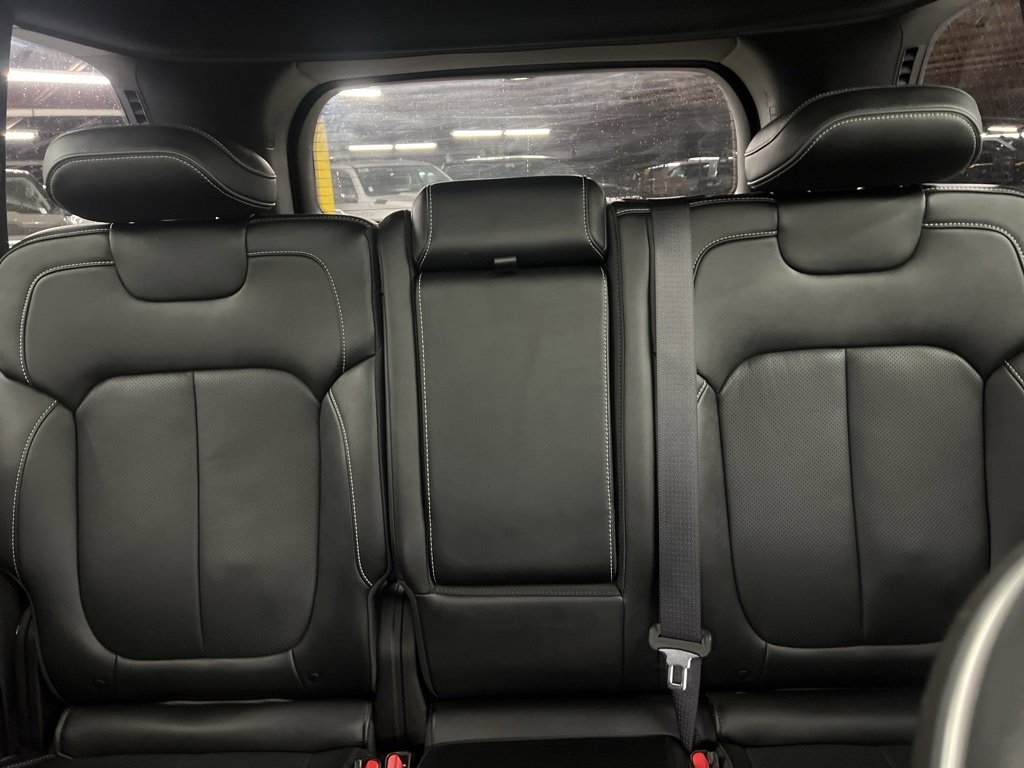 Used 2023 Jeep Grand Cherokee Overland w/ Advanced Protech Group III image 22