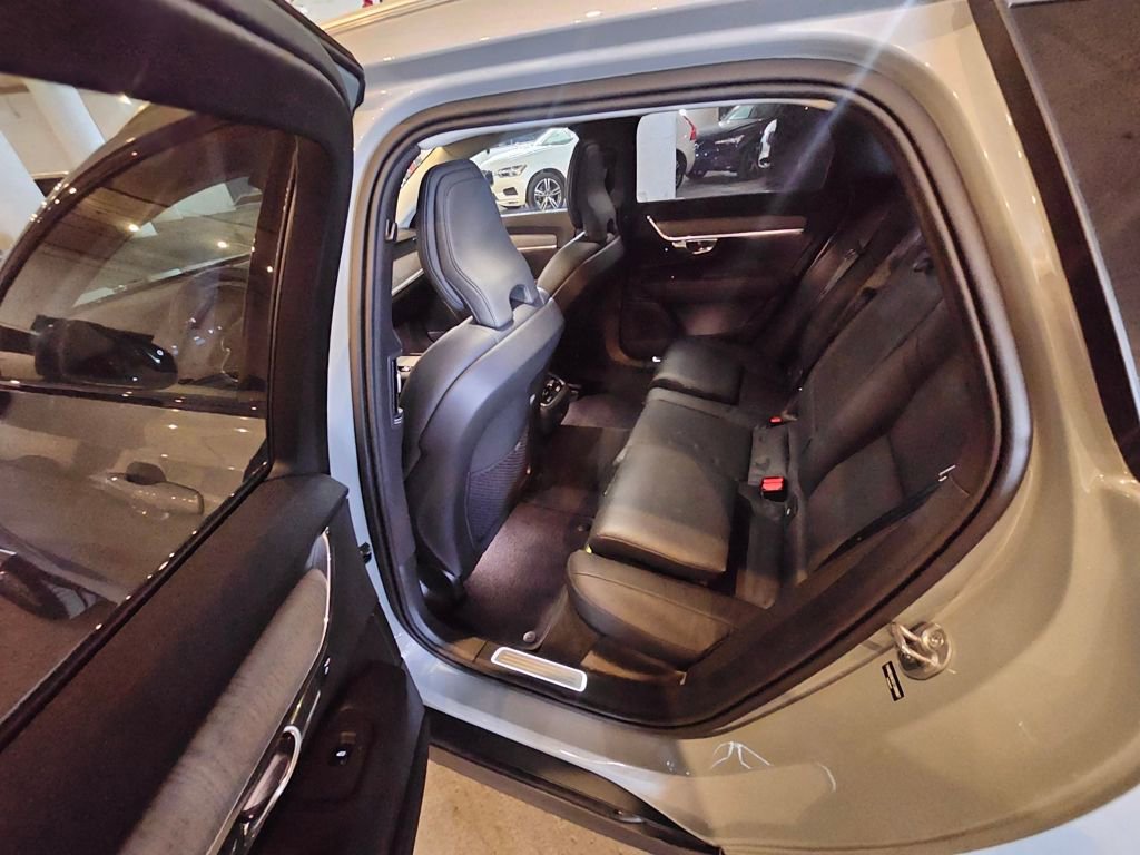 Certified 2025 Volvo V90 B6 Cross Country Plus image 14