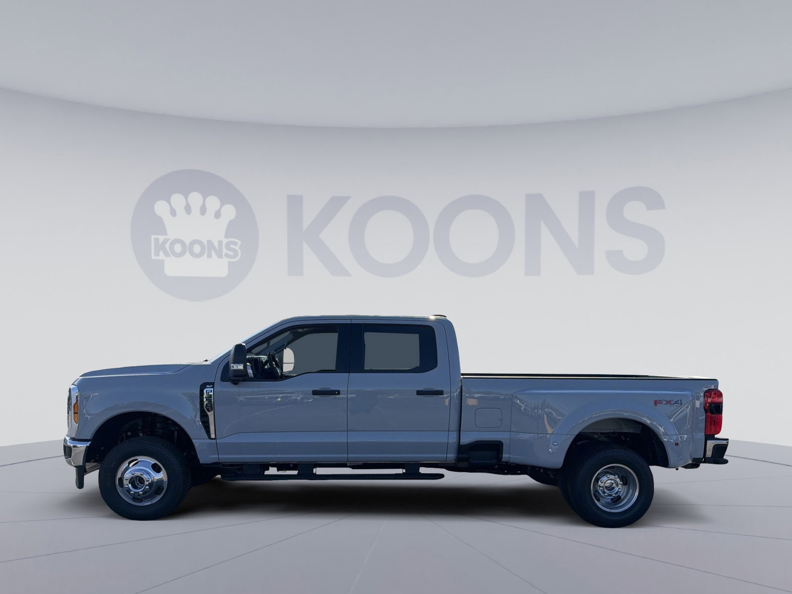 New 2026 Ford F350 XLT w/ 360-Degree Camera Package AWD/4WD image 2