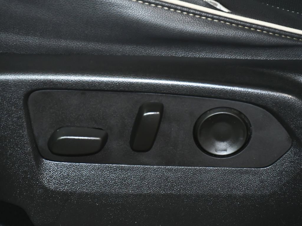 Used 2023 GMC Yukon XL SLT w/ SLT Premium Package image 40