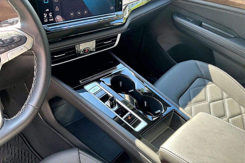 Certified 2025 Volkswagen Atlas SE w/ Panoramic Sunroof Package image 23