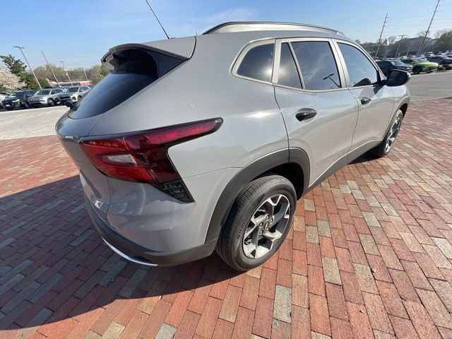Used 2025 Chevrolet Trax LT w/ Driver Confidence Package image 17