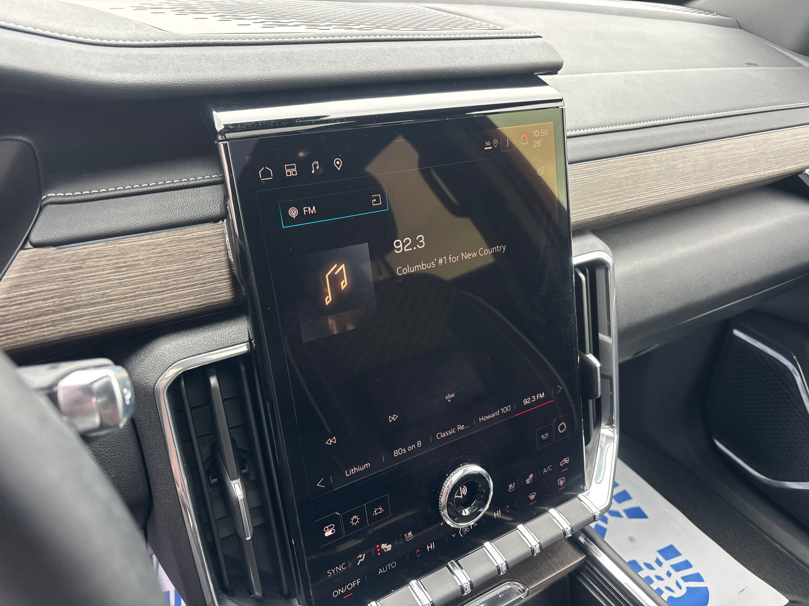 Used 2025 GMC Acadia Denali w/ Super Cruise Package image 19