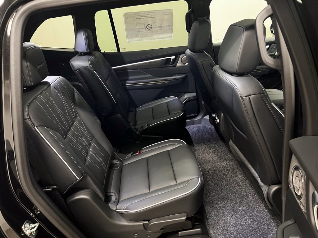 New 2026 Buick Enclave Avenir w/ Super Cruise Package AWD/4WD image 39