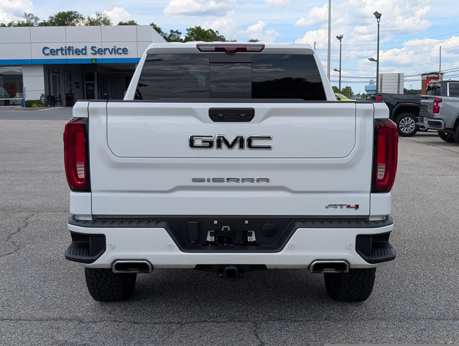 Used 2024 GMC Sierra 1500 AT4 w/ Technology Package AWD/4WD image 4