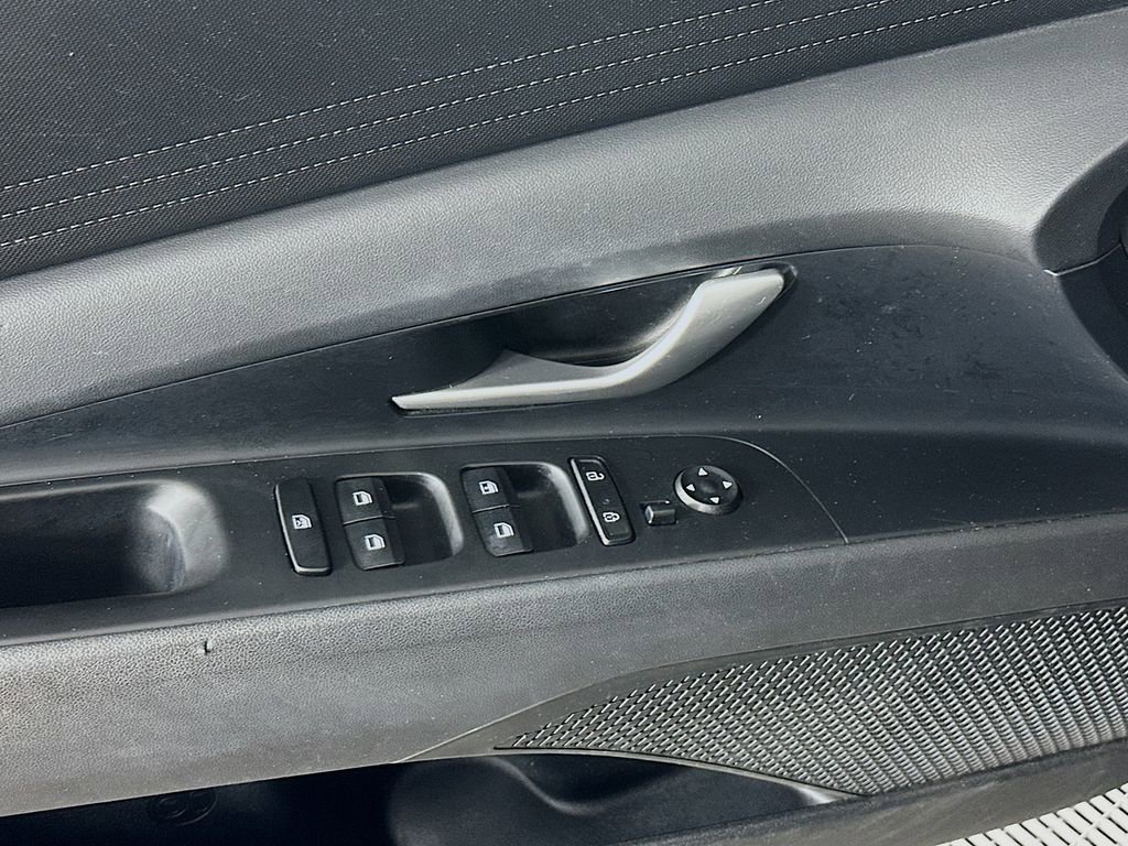 Used 2022 Hyundai Elantra SE image 22