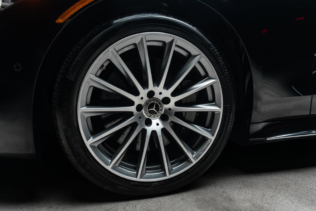 Used 2022 Mercedes-Benz S 500 4MATIC w/ AMG Line Package image 3