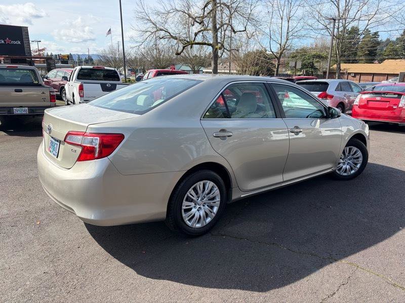 Used 2014 Toyota Camry LE FWD image 4