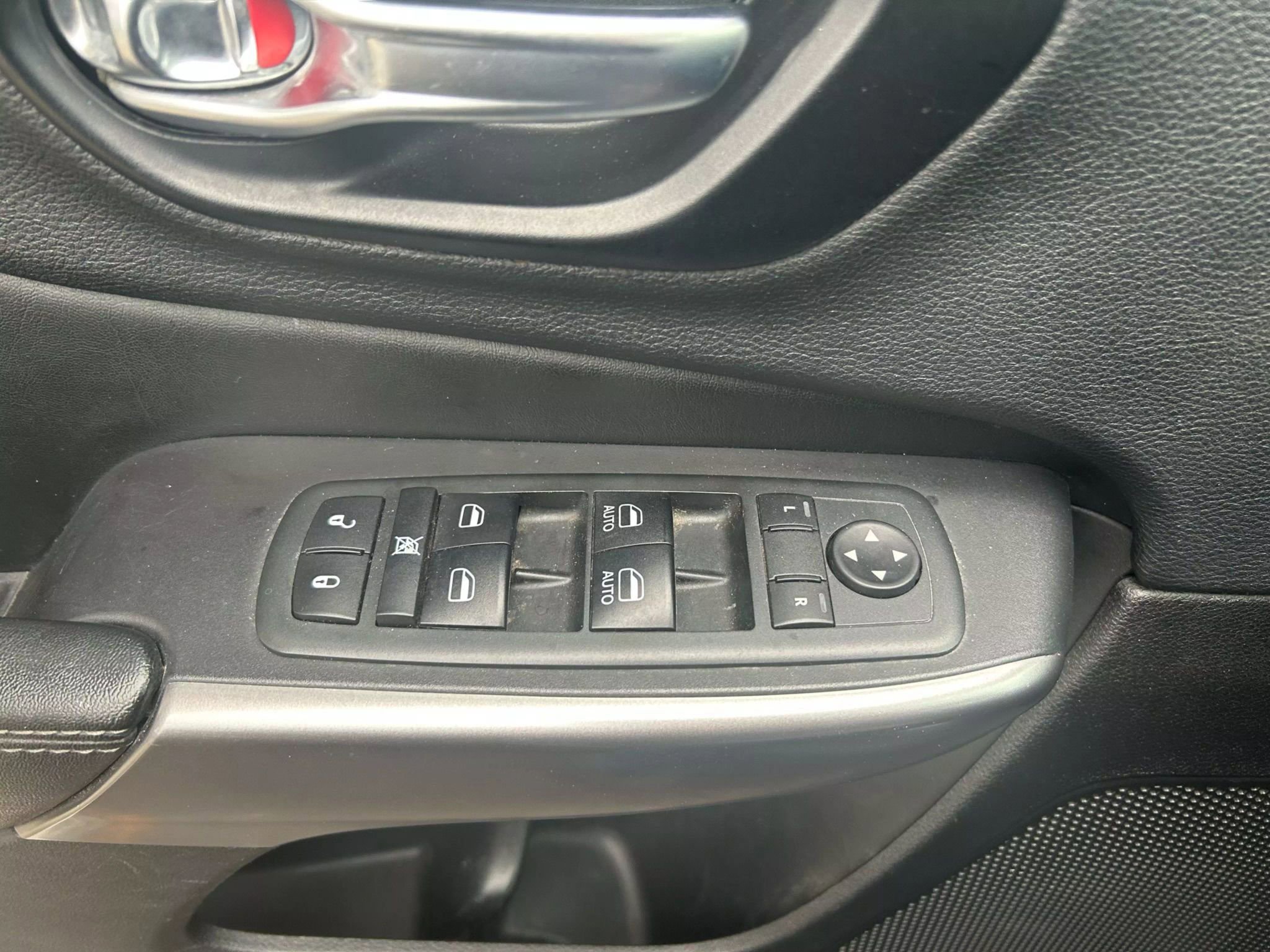 Used 2020 Jeep Cherokee Latitude Lux w/ Comfort/Convenience Group image 16