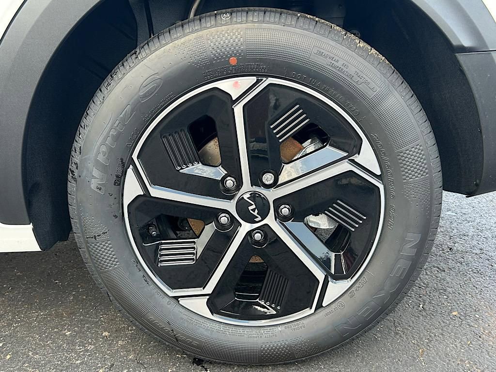 New 2025 Kia Niro EX image 25