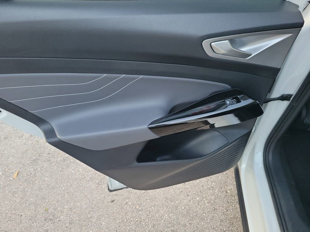 Used 2023 Volkswagen ID.4 S image 11