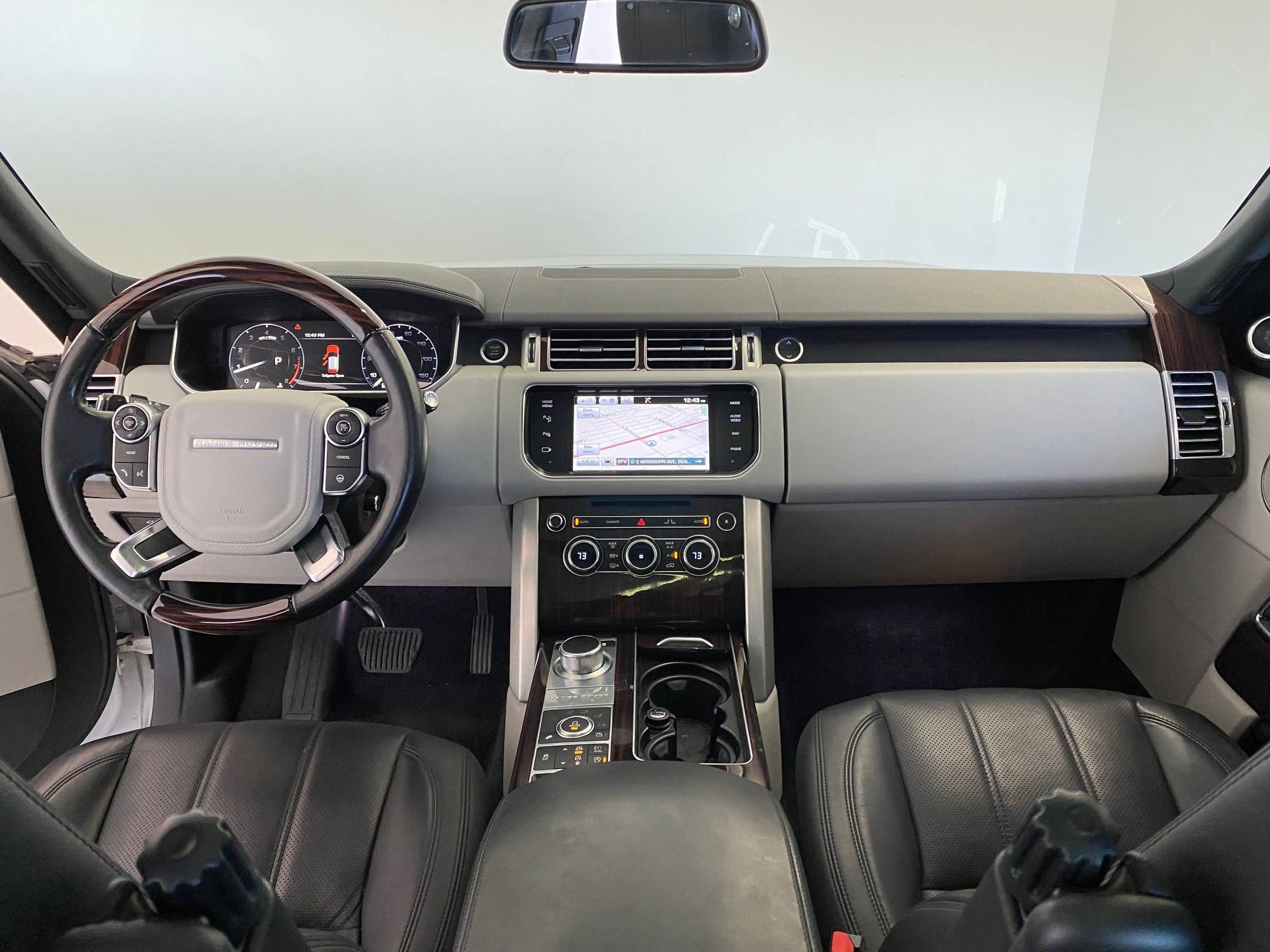 Used 2014 Land Rover Range Rover HSE image 15