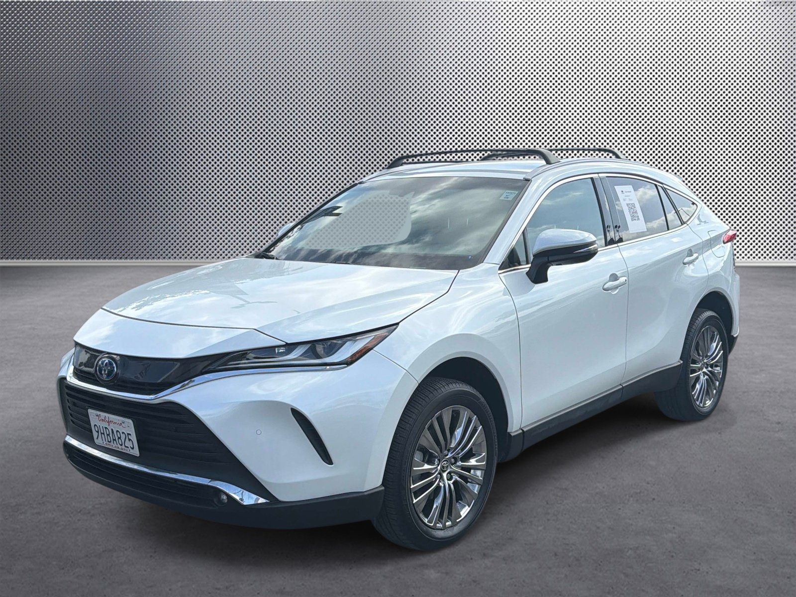 Used 2023 Toyota Venza XLE AWD/4WD image 1
