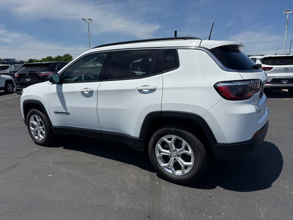 Used 2024 Jeep Compass Latitude AWD/4WD image 6