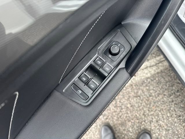 Certified 2023 Volkswagen Tiguan SE w/ Panoramic Sunroof Package image 12