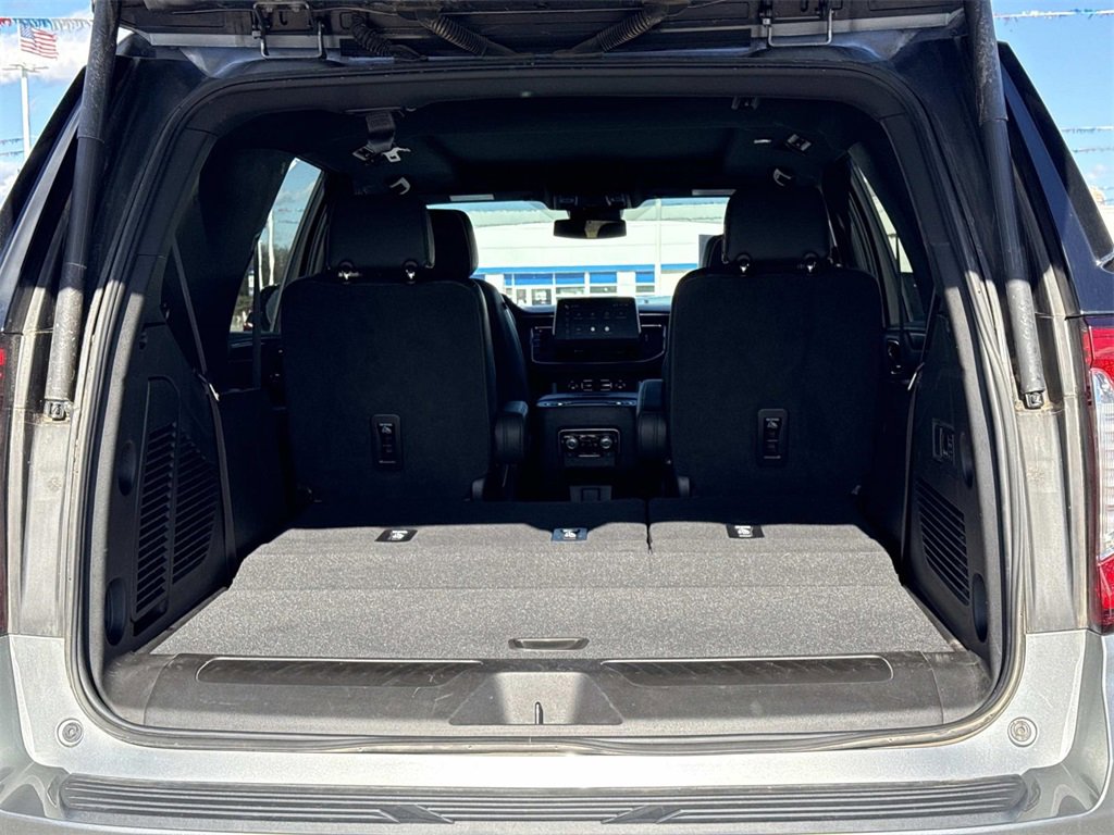 Used 2023 GMC Yukon SLT w/ SLT Luxury Package image 6