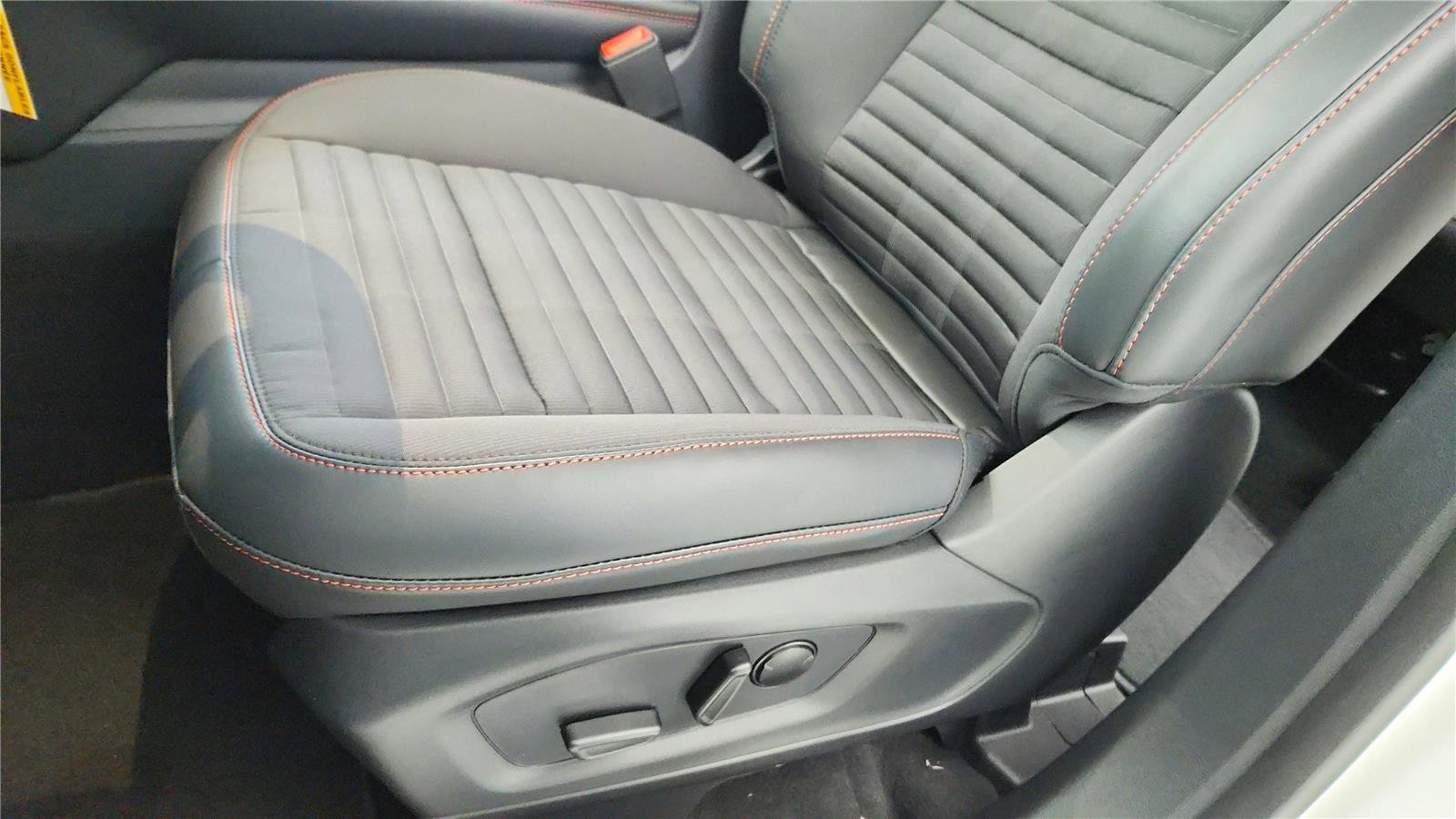 New 2026 Ford Explorer ST-Line image 25