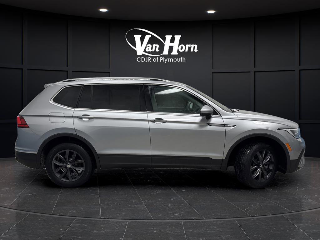 Used 2022 Volkswagen Tiguan SE AWD/4WD image 2